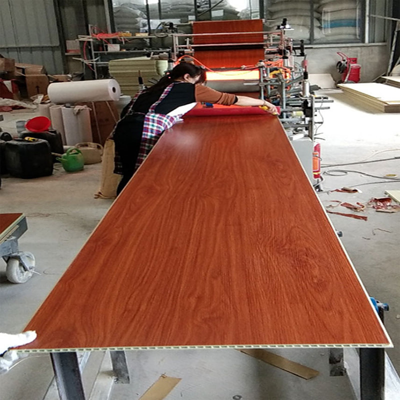 টিভি ব্যাকগ্রাউন্ডের জন্য আধুনিক ইন্টিগ্রেটেড বাঁশের কাঠ ফাইবার পিভিসি ওয়াল প্যানেল হোটেল ব্যবহারের জন্য অভ্যন্তরীণ সিলিং এর জন্য হার্ড প্যাকেজ ওয়াল প্যানেল